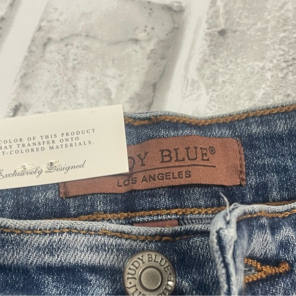 Judy Blue women’s jeans high waist Retro wide-leg distressed hem. NWT.size 3/26 - Picture 3 of 16